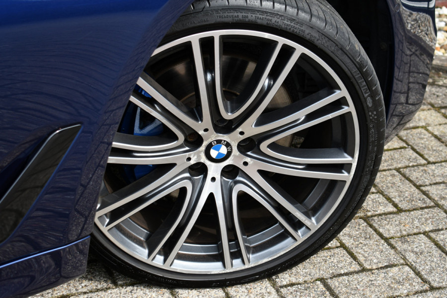 BMW 5 Serie Touring 530i xDrive 252pk M-Sport Pano Nightv ACC HUD 20inch 360-cam