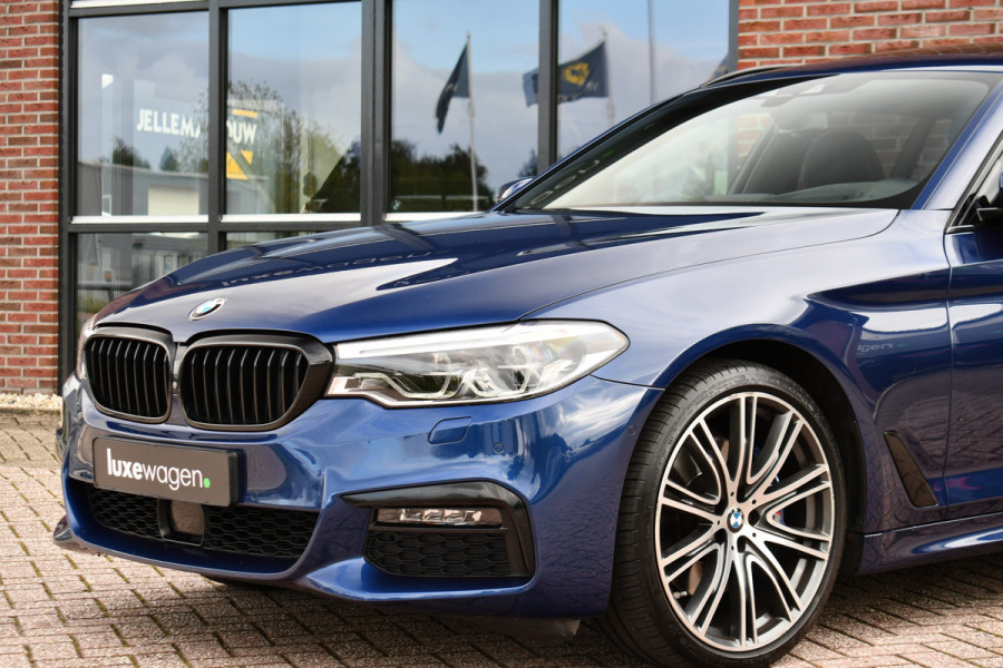 BMW 5 Serie Touring 530i xDrive 252pk M-Sport Pano Nightv ACC HUD 20inch 360-cam