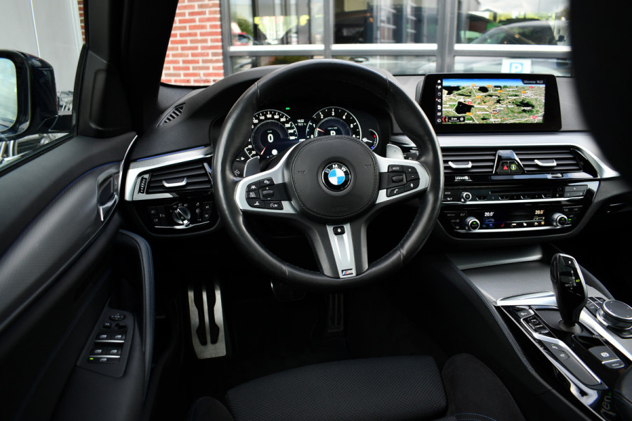 BMW 5 Serie Touring 530i xDrive 252pk M-Sport Pano Nightv ACC HUD 20inch 360-cam