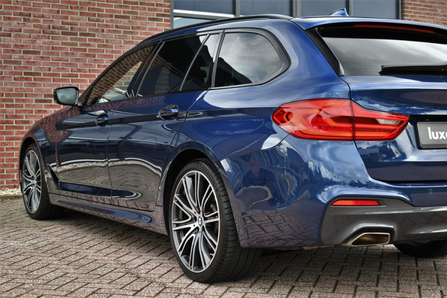 BMW 5 Serie Touring 530i xDrive 252pk M-Sport Pano Nightv ACC HUD 20inch 360-cam