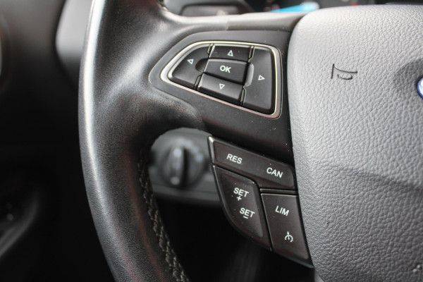 Ford Kuga 1.5 EcoBoost Titanium | Wegklapbare Trekhaak | Stoelverwarming | Cruise Control | Navigatie | Parkeersensoren |
