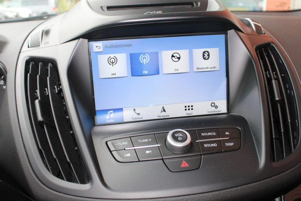 Ford Kuga 1.5 EcoBoost Titanium | Wegklapbare Trekhaak | Stoelverwarming | Cruise Control | Navigatie | Parkeersensoren |