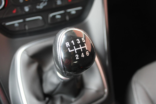 Ford Kuga 1.5 EcoBoost Titanium | Wegklapbare Trekhaak | Stoelverwarming | Cruise Control | Navigatie | Parkeersensoren |
