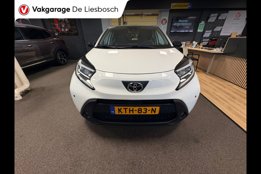 Toyota Aygo X 1.0 VVT-i MT first / apple /stoelverw /cruisec /camera/pdc/clima/boeken