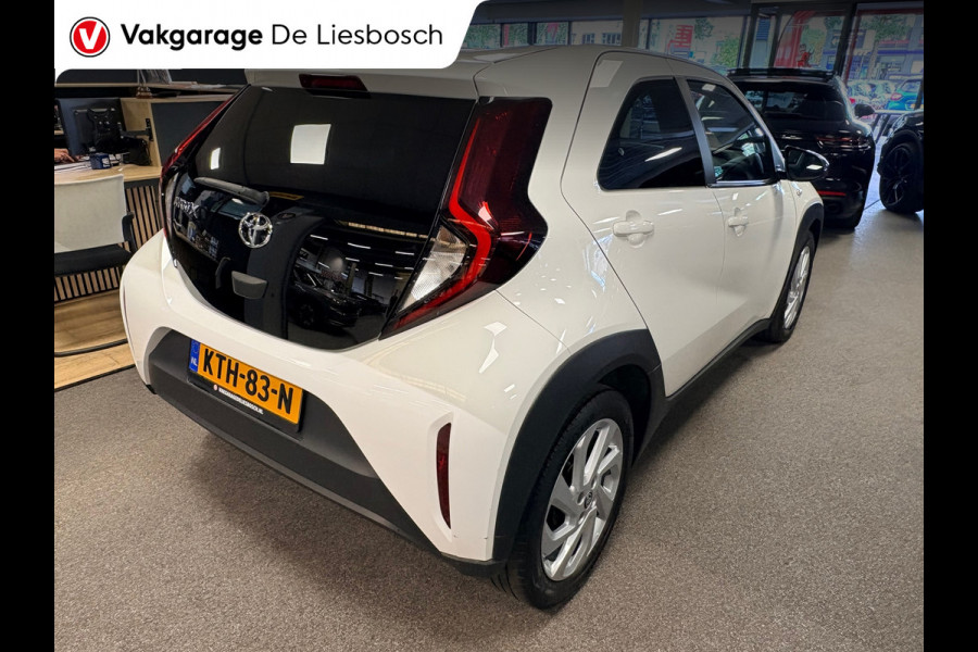 Toyota Aygo X 1.0 VVT-i MT first / apple /stoelverw /cruisec /camera/pdc/clima/boeken