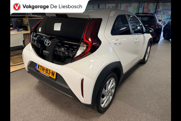 Toyota Aygo X 1.0 VVT-i MT first / apple /stoelverw /cruisec /camera/pdc/clima/boeken