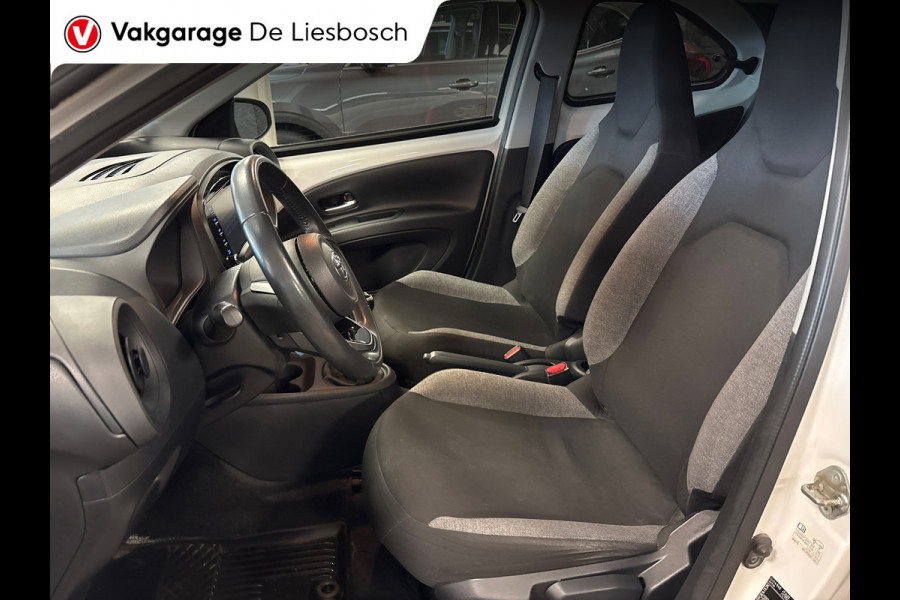 Toyota Aygo X 1.0 VVT-i MT first / apple /stoelverw /cruisec /camera/pdc/clima/boeken