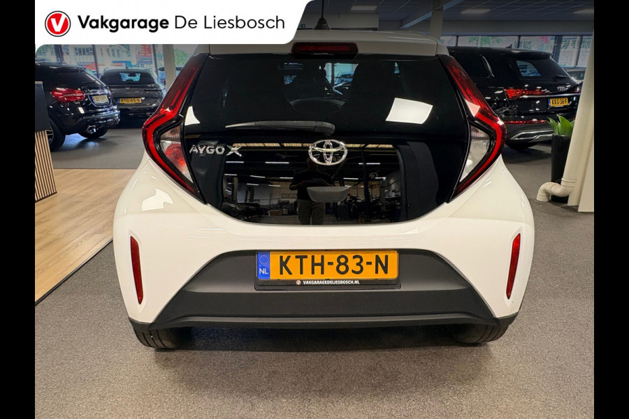 Toyota Aygo X 1.0 VVT-i MT first / apple /stoelverw /cruisec /camera/pdc/clima/boeken
