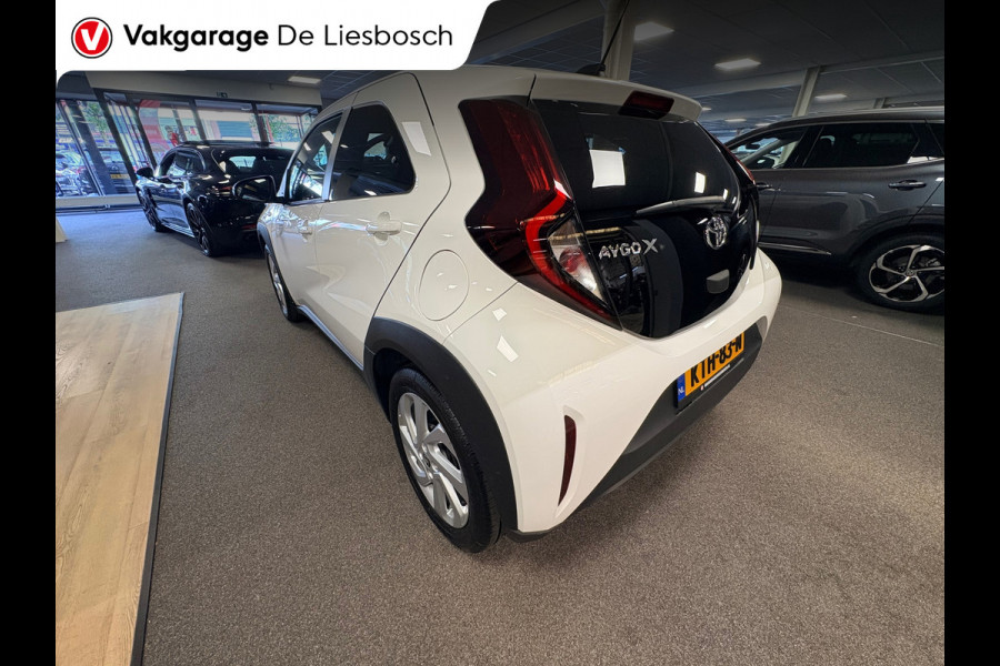 Toyota Aygo X 1.0 VVT-i MT first / apple /stoelverw /cruisec /camera/pdc/clima/boeken