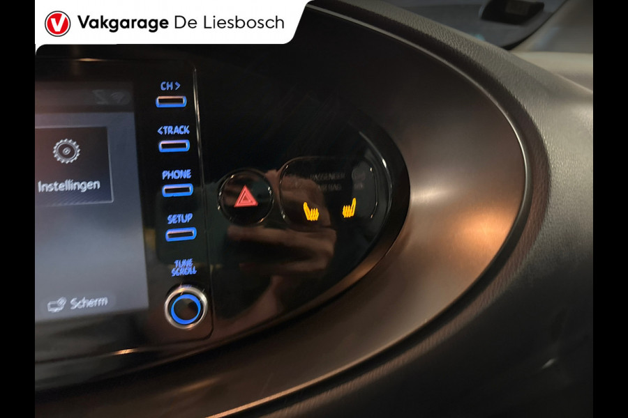 Toyota Aygo X 1.0 VVT-i MT first / apple /stoelverw /cruisec /camera/pdc/clima/boeken