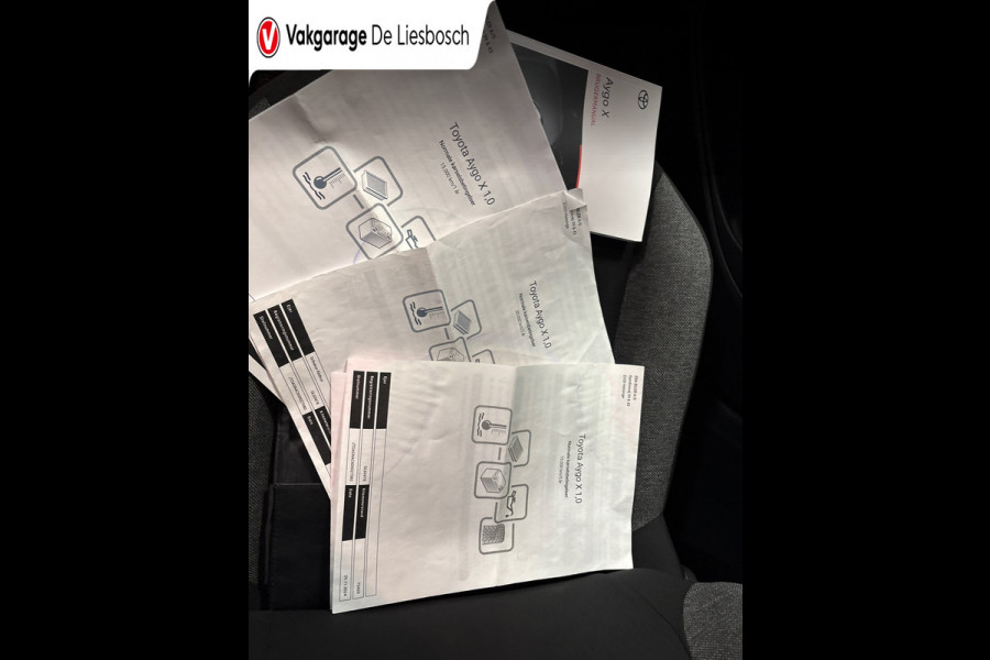 Toyota Aygo X 1.0 VVT-i MT first / apple /stoelverw /cruisec /camera/pdc/clima/boeken