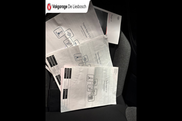 Toyota Aygo X 1.0 VVT-i MT first / apple /stoelverw /cruisec /camera/pdc/clima/boeken