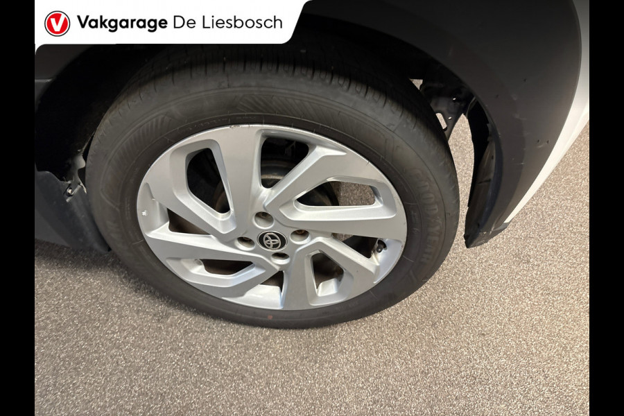 Toyota Aygo X 1.0 VVT-i MT first / apple /stoelverw /cruisec /camera/pdc/clima/boeken