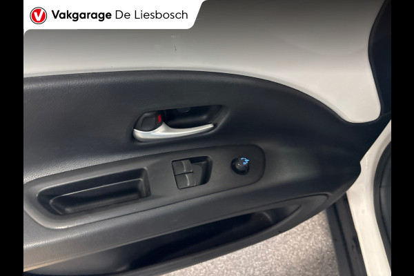 Toyota Aygo X 1.0 VVT-i MT first / apple /stoelverw /cruisec /camera/pdc/clima/boeken