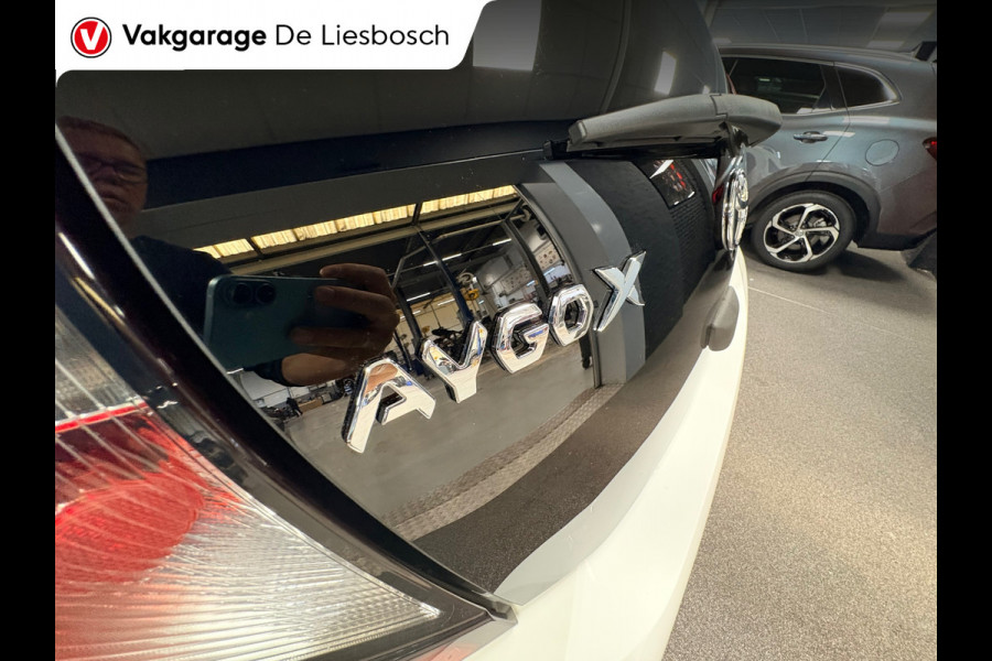 Toyota Aygo X 1.0 VVT-i MT first / apple /stoelverw /cruisec /camera/pdc/clima/boeken