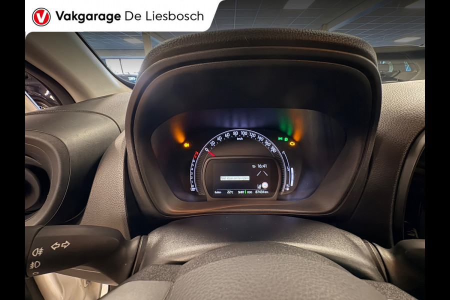 Toyota Aygo X 1.0 VVT-i MT first / apple /stoelverw /cruisec /camera/pdc/clima/boeken