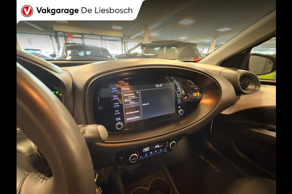 Toyota Aygo X 1.0 VVT-i MT first / apple /stoelverw /cruisec /camera/pdc/clima/boeken