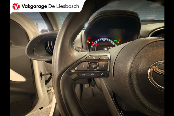 Toyota Aygo X 1.0 VVT-i MT first / apple /stoelverw /cruisec /camera/pdc/clima/boeken