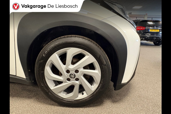 Toyota Aygo X 1.0 VVT-i MT first / apple /stoelverw /cruisec /camera/pdc/clima/boeken