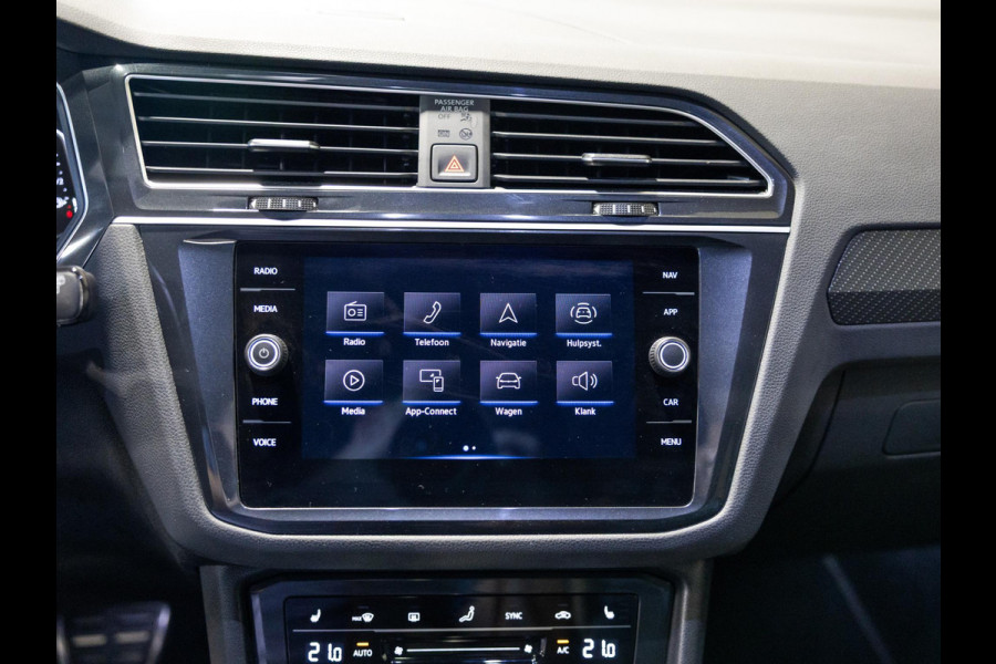 Volkswagen Tiguan 1.5 TSI R-Line Business+ / 150pk / NAP / Panorama dak / Stoelverwarming / Voorruit verwarming /