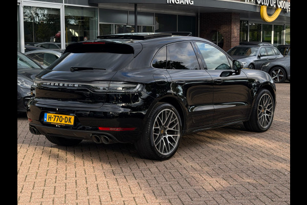 Porsche Macan 2.0 / Trekhaak / Panoramadak / Camera / Adaptieve Stoelen / Luchtvering / 21'' / Bose / Sportchrono / CarPlay / Dodehoek / DAB / ACC