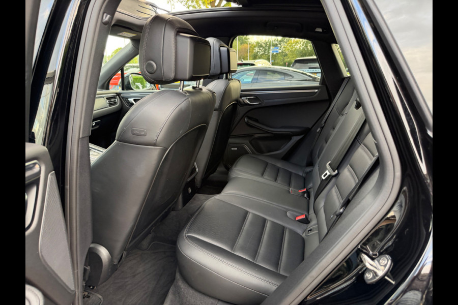 Porsche Macan 2.0 / Trekhaak / Panoramadak / Camera / Adaptieve Stoelen / Luchtvering / 21'' / Bose / Sportchrono / CarPlay / Dodehoek / DAB / ACC