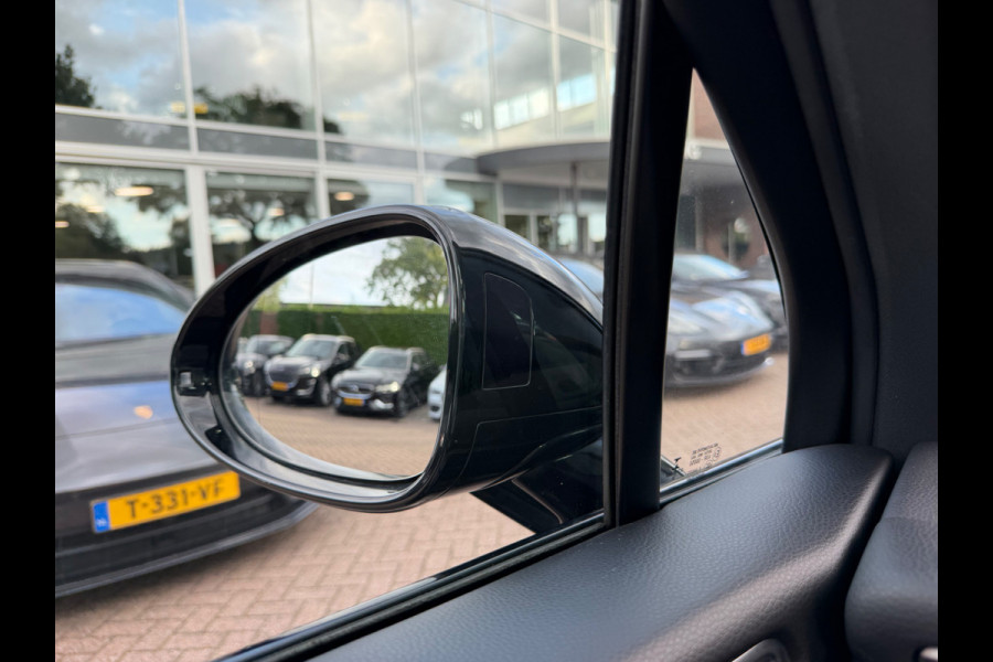 Porsche Macan 2.0 / Trekhaak / Panoramadak / Camera / Adaptieve Stoelen / Luchtvering / 21'' / Bose / Sportchrono / CarPlay / Dodehoek / DAB / ACC