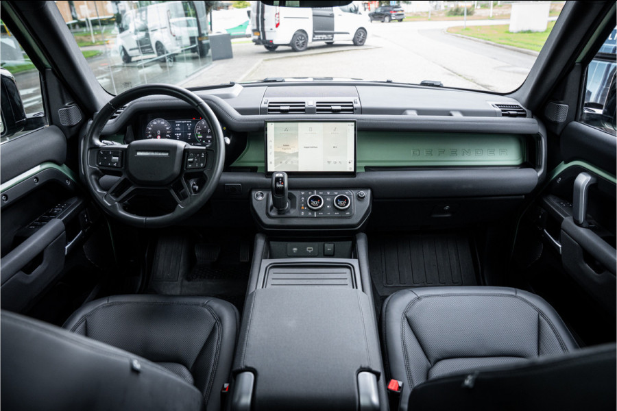 Land Rover Defender 110 2.0 P400e 110 X ** 75 Limited Edition ** Panodak ** Cold Climate ** Trekhaak ** Treeplanken NP 126 K ** EV Rijbereik tot 51km **