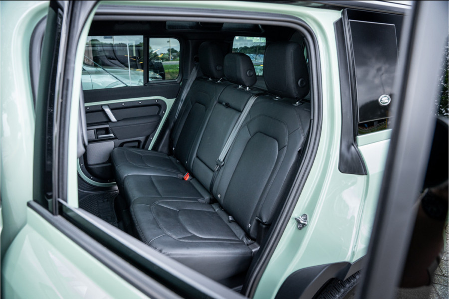 Land Rover Defender 110 2.0 P400e 110 X ** 75 Limited Edition ** Panodak ** Cold Climate ** Trekhaak ** Treeplanken NP 126 K ** EV Rijbereik tot 51km **