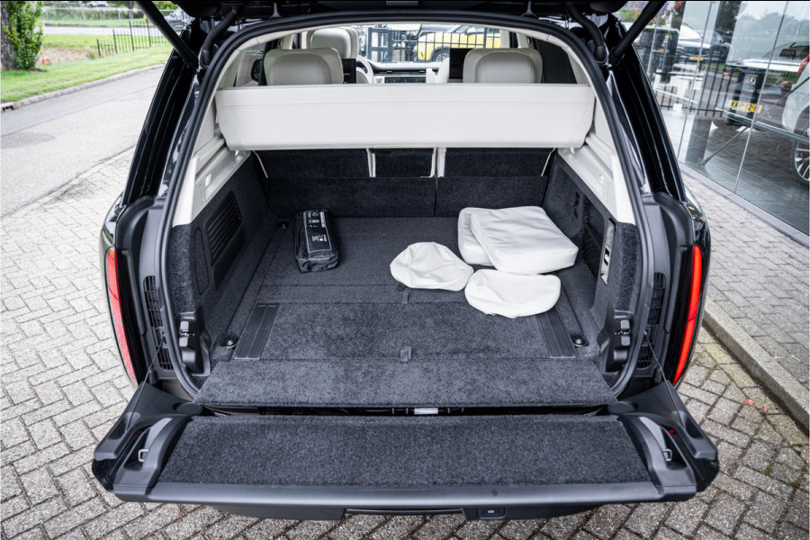 Land Rover Range Rover 4.4 P615 LWB SV ** Tailgate Event Suite ** Business Class Comfo ** Gloss White Ceramic