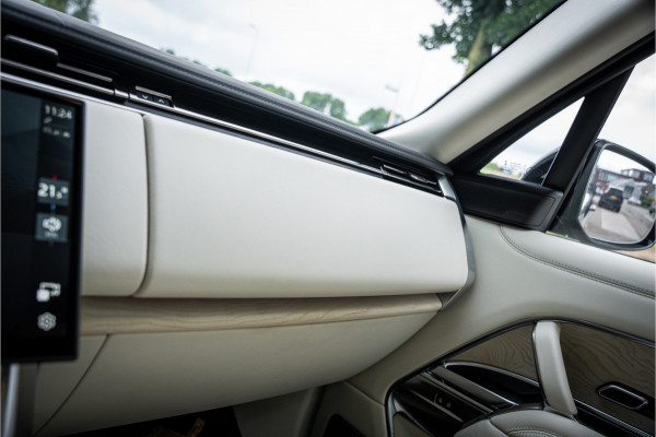 Land Rover Range Rover 4.4 P615 LWB SV ** Tailgate Event Suite ** Business Class Comfo ** Gloss White Ceramic