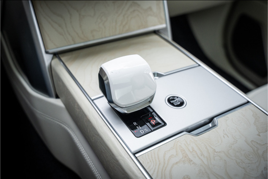 Land Rover Range Rover 4.4 P615 LWB SV ** Tailgate Event Suite ** Business Class Comfo ** Gloss White Ceramic