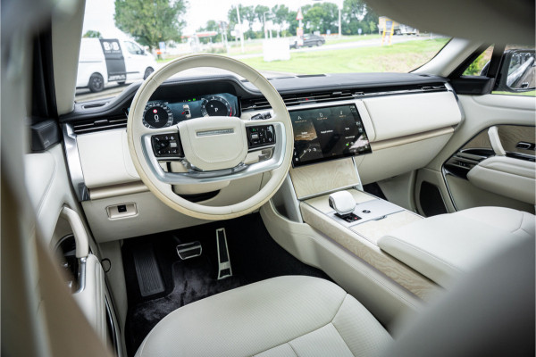 Land Rover Range Rover 4.4 P615 LWB SV ** Tailgate Event Suite ** Business Class Comfo ** Gloss White Ceramic