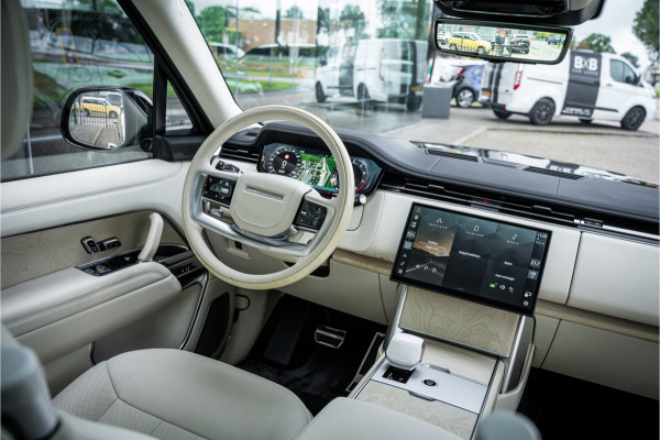 Land Rover Range Rover 4.4 P615 LWB SV ** Tailgate Event Suite ** Business Class Comfo ** Gloss White Ceramic