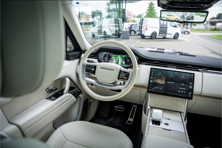 Land Rover Range Rover 4.4 P615 LWB SV ** Tailgate Event Suite ** Business Class Comfo ** Gloss White Ceramic