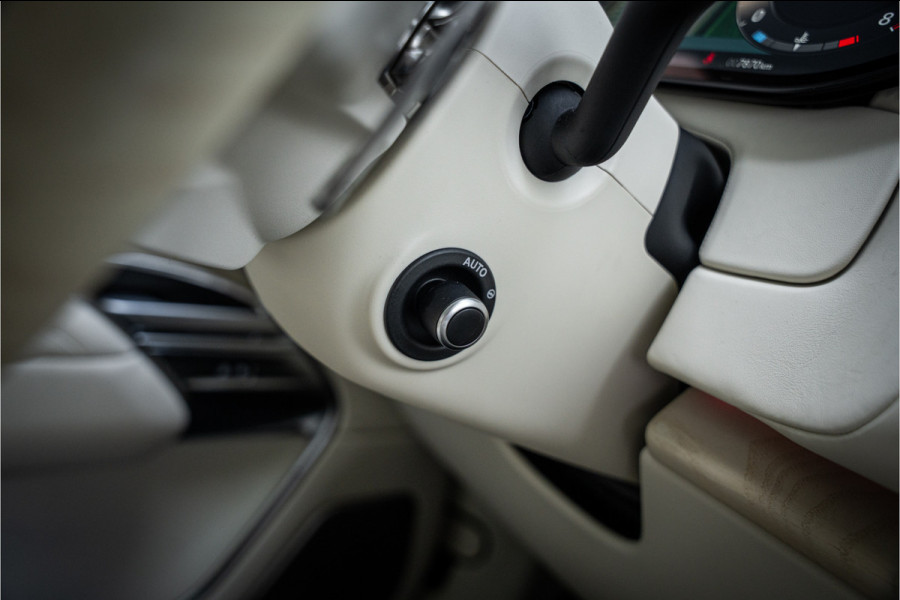 Land Rover Range Rover 4.4 P615 LWB SV ** Tailgate Event Suite ** Business Class Comfo ** Gloss White Ceramic