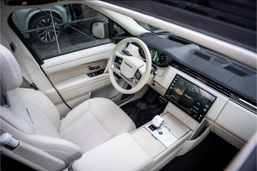 Land Rover Range Rover 4.4 P615 LWB SV ** Tailgate Event Suite ** Business Class Comfo ** Gloss White Ceramic