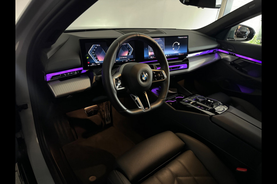BMW 5 Serie Touring 520i M Pano|H/K|BlindSpot|Maxton|Trekhaak|Sfeer|Camera