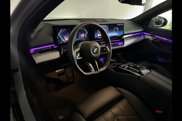 BMW 5 Serie Touring 520i M Pano|H/K|BlindSpot|Maxton|Trekhaak|Sfeer|Camera