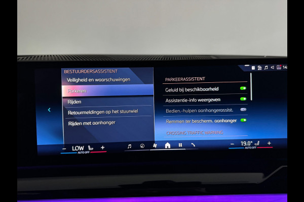 BMW 5 Serie Touring 520i M Pano|H/K|BlindSpot|Maxton|Trekhaak|Sfeer|Camera