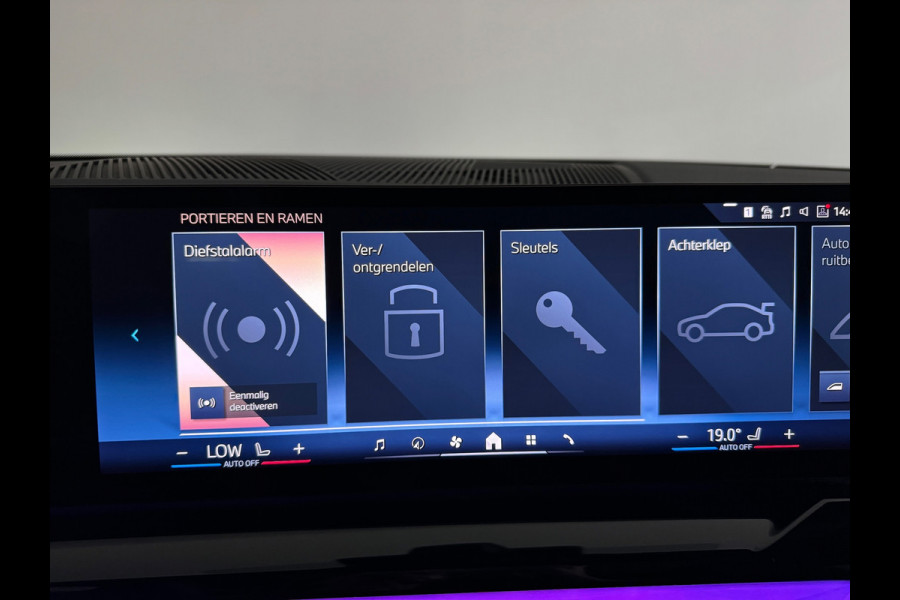 BMW 5 Serie Touring 520i M Pano|H/K|BlindSpot|Maxton|Trekhaak|Sfeer|Camera