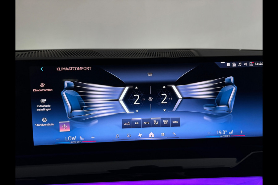 BMW 5 Serie Touring 520i M Pano|H/K|BlindSpot|Maxton|Trekhaak|Sfeer|Camera