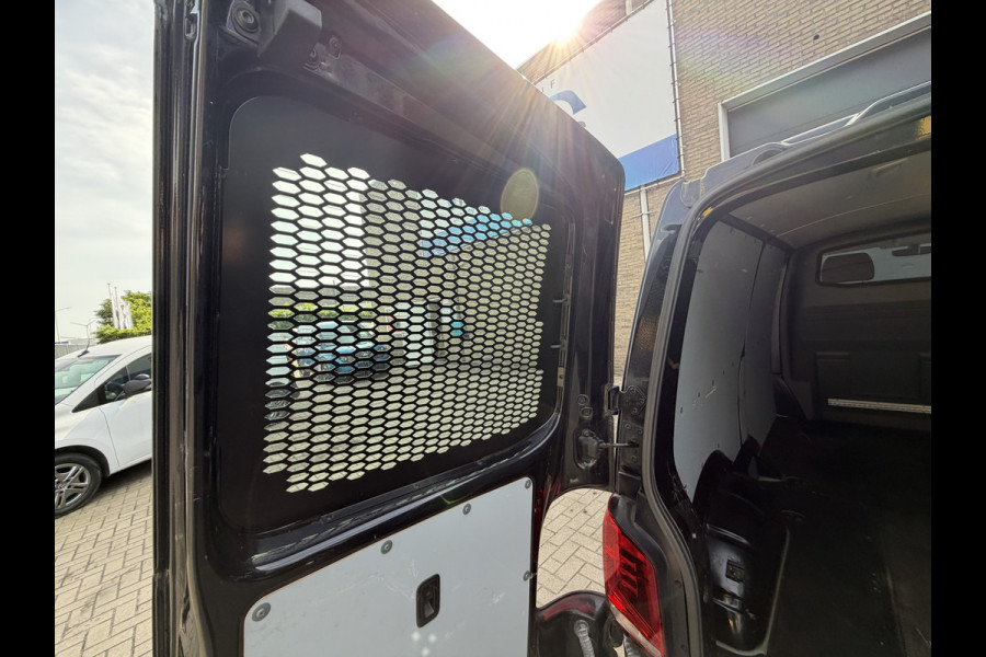 Volkswagen Transporter 2.0 TDI 110PK Euro 6 L2H1 28 Highline Cruise Control/trekhaak/carplay