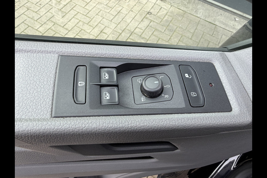 Volkswagen Transporter 2.0 TDI 110PK Euro 6 L2H1 28 Highline Cruise Control/trekhaak/carplay