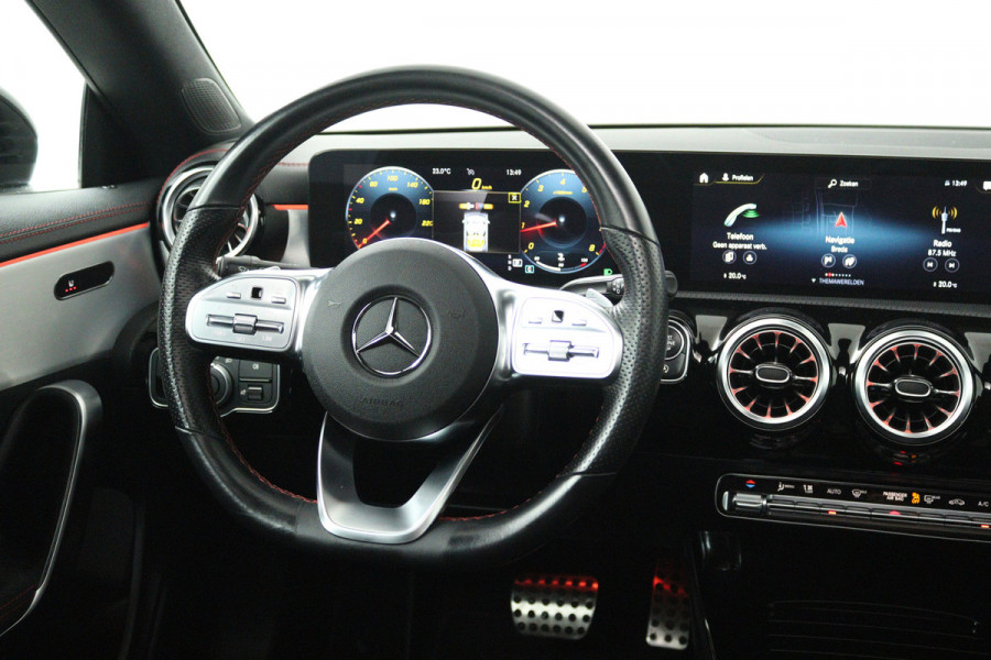 Mercedes-Benz CLA-Klasse Shooting Brake 180 AMG Line (PANORAMADAK, SFEERVERLICHTING, STOELVERWARMING, CAMERA)