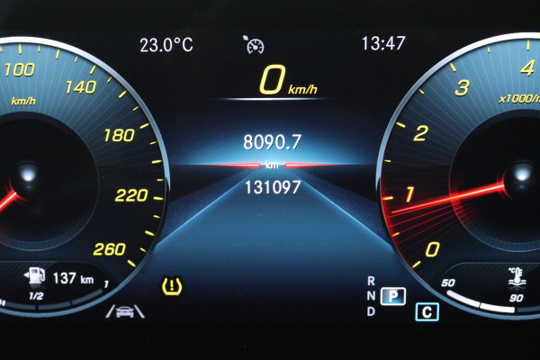 Mercedes-Benz CLA-Klasse Shooting Brake 180 AMG Line (PANORAMADAK, SFEERVERLICHTING, STOELVERWARMING, CAMERA)