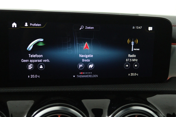 Mercedes-Benz CLA-Klasse Shooting Brake 180 AMG Line (PANORAMADAK, SFEERVERLICHTING, STOELVERWARMING, CAMERA)