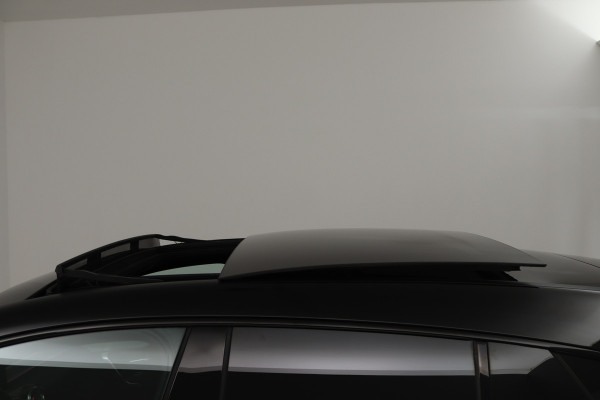 Mercedes-Benz CLA-Klasse Shooting Brake 180 AMG Line (PANORAMADAK, SFEERVERLICHTING, STOELVERWARMING, CAMERA)