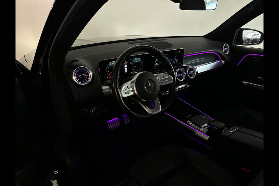 Mercedes-Benz Glb 200 AMG Pano|Carbon|Dodehoek|Stoelverwarming|Sfeer|Camera