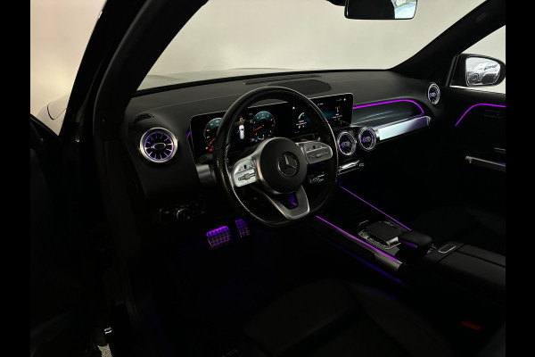 Mercedes-Benz Glb 200 AMG Pano|Carbon|Dodehoek|Stoelverwarming|Sfeer|Camera
